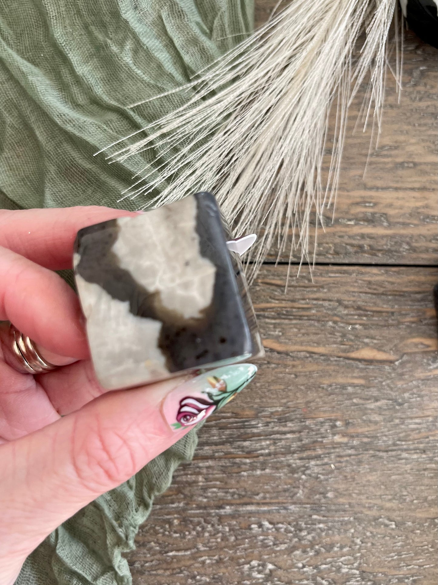 Volcanic Agate Cubes (Glows with UV light!)